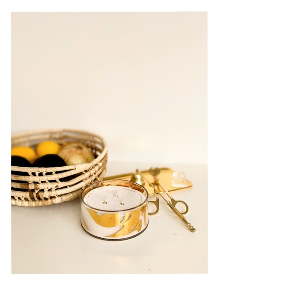 Anthropologie/Candlefish Soy Wax Candle - Picture 1 of 3